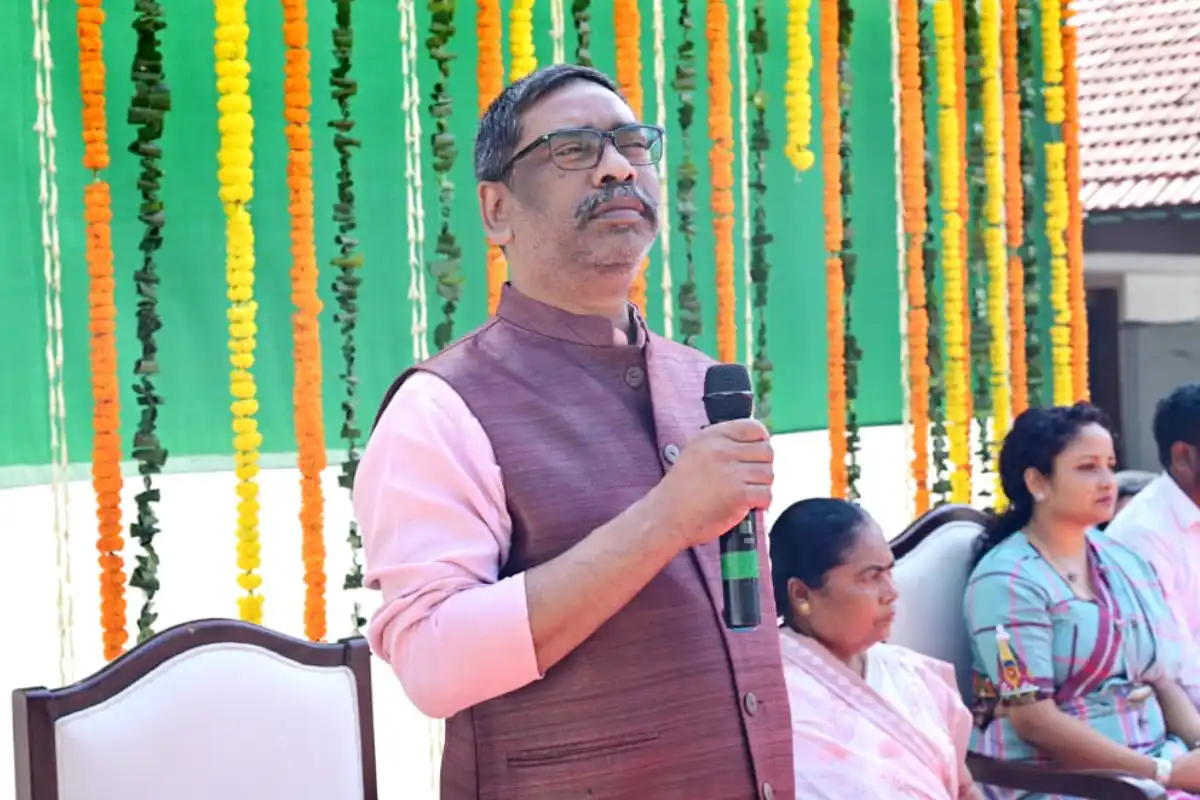 Ranchi News: घाटशिला के नवनिर्वाचित विधायक सोमेश सोरेन ने मुख्यमंत्री हेमंत सोरेन से की मुलाकात, जीत पर मिली बधाई 2 Somesh Soren Meets CM Hemant: घाटशिला विधायक सोमेश सोरेन ने मुख्यमंत्री हेमंत सोरेन से की मुलाकात, पिता के अधूरे सपनों को पूरा करने का लिया संकल्प