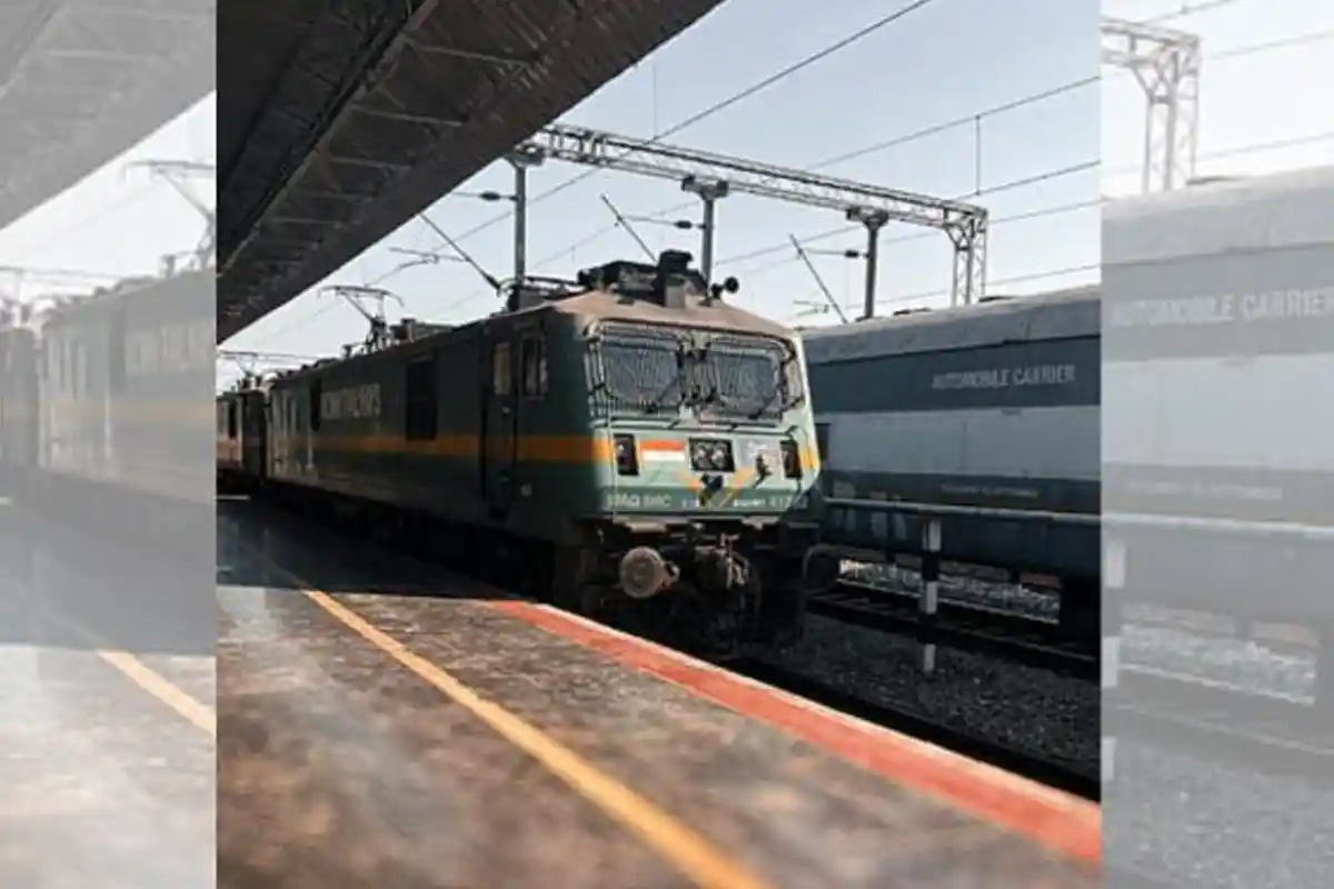 New Delhi Howrah Train