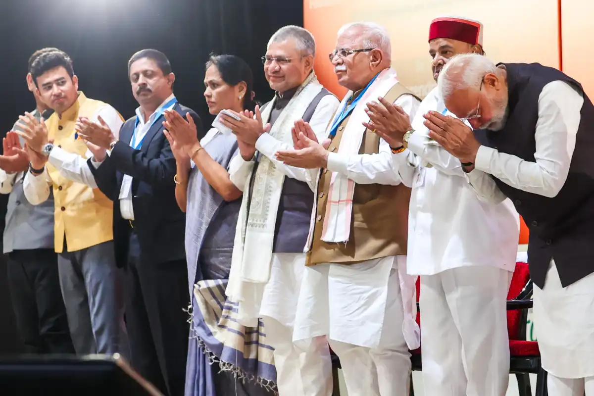 कर्नाटक के मुख्यमंत्री सिद्धारमैया ने प्रधानमंत्री को सौंपा पंचसूत्रीय ज्ञापन; रायचूर में एम्स स्थापना, बाढ़ राहत और परियोजना अनुमोदन की माँग तेज 4 PM Modi in Karnataka