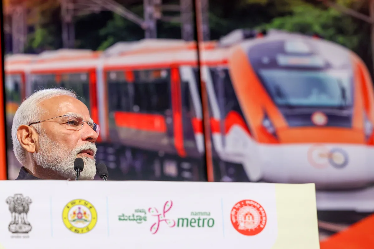 कर्नाटक के मुख्यमंत्री सिद्धारमैया ने प्रधानमंत्री को सौंपा पंचसूत्रीय ज्ञापन; रायचूर में एम्स स्थापना, बाढ़ राहत और परियोजना अनुमोदन की माँग तेज 6 PM Modi in Karnataka