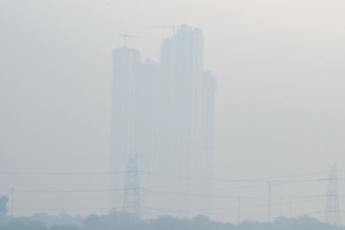 दिल्ली-एनसीआर में प्रदूषण का विकराल प्रसार, वज़ीरपुर और ग्रेटर नोएडा में वायु गुणवत्ता अत्यंत गंभीर स्तर पर 2 Delhi Air Quality