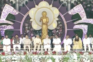 प्रधानमंत्री मोदी ने पुट्टापार्थी में सत्य साई बाबा के महासमाधि स्थल पर अर्पित की गहरी श्रद्धांजलि