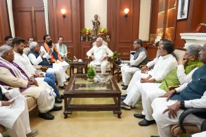 बिहार: नीतीश कुमार ने इस्तीफा दिया, अगली सरकार बनाने का दावा पेश किया