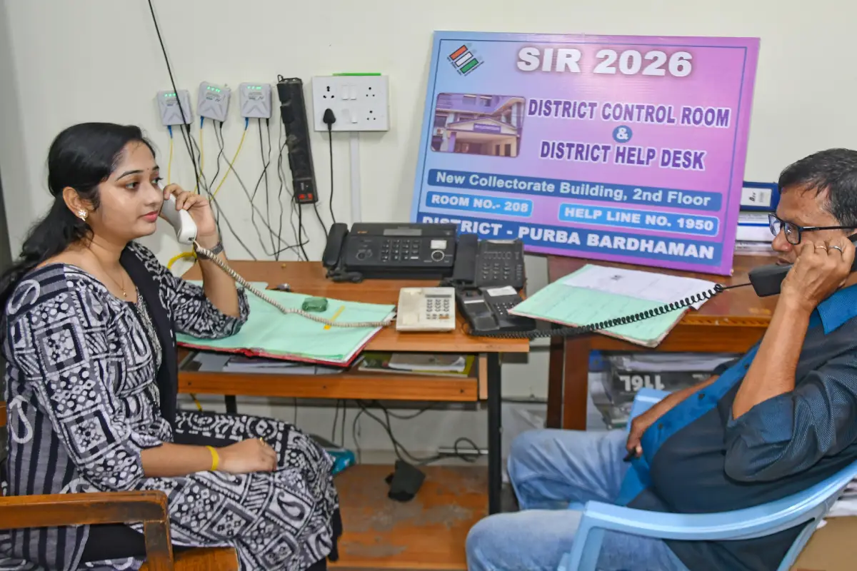 SIR Phase II: विशेष गहन संशोधन के दूसरे चरण में मतदाता सूची के 98.79% फॉर्म वितरित, परंतु डिजिटलीकरण में गंभीर पिछड़ाव, राष्ट्रीय चुनाव आयोग की रिपोर्ट