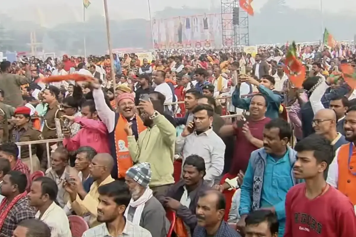 Bihar CM Oath Ceremony: गांधी मैदान में नीतीश कुमार के शपथ ग्रहण में उमड़ी भारी भीड़, पीएम मोदी भी रहे मौजूद