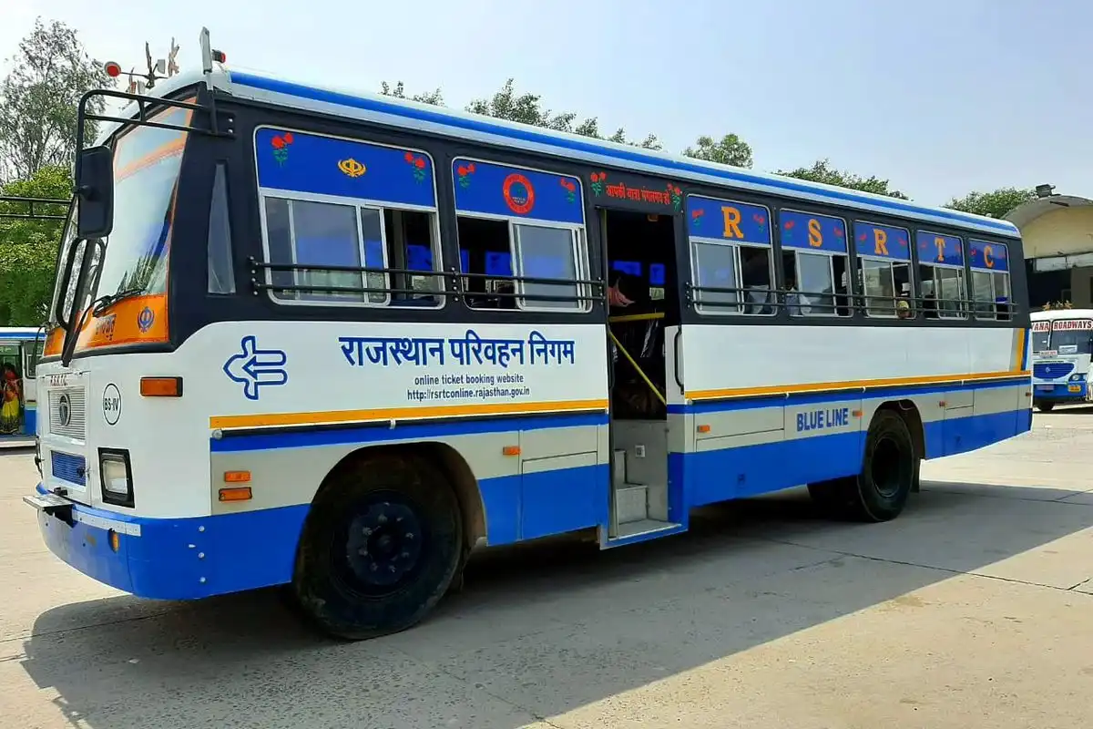 Rajasthan Bus Accident: राजसमंद में बनास नदी में गिरी यात्रियों से भरी बस, 15 लोग घायल