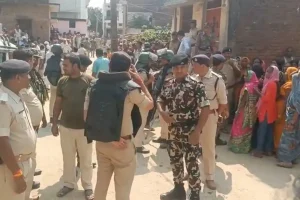 उत्तर प्रदेश की विसंगतियों के बीच अयोध्या चमकी, संभल में सख्त पहरा