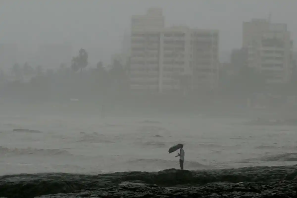 Cyclone News: चक्रवाती तूफान की चेतावनी, तमिलनाडु और पुडुचेरी में बारिश के आसार