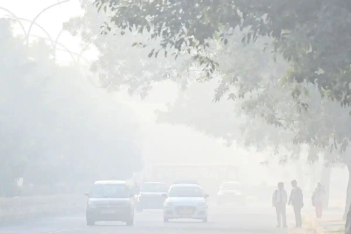 Delhi Pollution: राजधानी में बढ़ते प्रदूषण पर सरकार ने कर्मचारियों के लिए वर्क फ्रॉम होम आदेश जारी किया