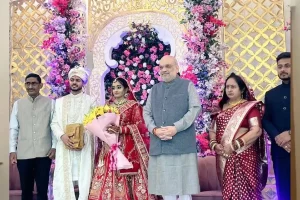 भाजपा कार्यालय के टाइपिस्ट की बेटी की शादी में पहुंचे अमित शाह, कार्यकर्ता सम्मान की मिसाल