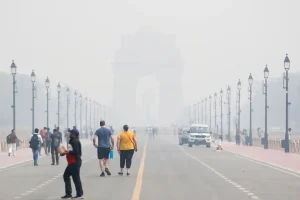 दिल्ली-एनसीआर में हवा की गुणवत्ता में सुधार, ग्रैप-3 की पाबंदियां हटीं, एक्यूआई 327 पर आया