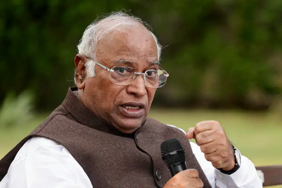 Rajya Sabha Protest: राज्यसभा में हंगामा, मतदाता सूची पर चर्चा नहीं हुई तो विपक्ष ने छोड़ा सदन