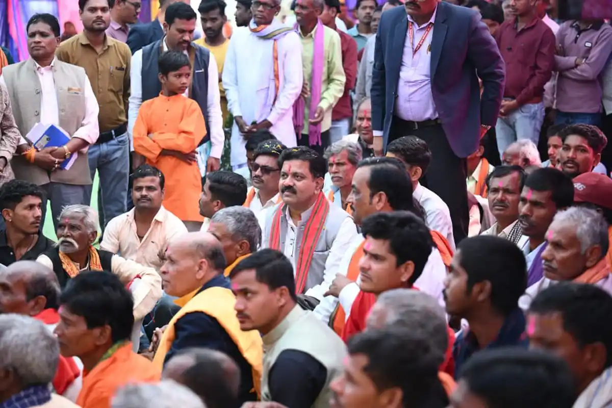 उपमुख्यमंत्री विजय शर्मा ने चरडोंगरी और बांझी में चौपाल लगाकर की ग्रामीणों से सीधी बातचीत, विकास कार्यों की घोषणाएं कीं 12 Vijay Sharma: उपमुख्यमंत्री ने चरडोंगरी और बांझी में ग्रामीणों से की सीधी बातचीत