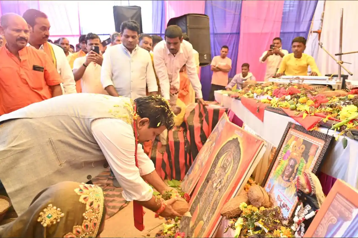 Deputy CM Vijay Sharma: मोटियारी गांव में नवधा रामायण कार्यक्रम में हुए शामिल, श्रोताओं संग किया रामायण पाठ का श्रवण