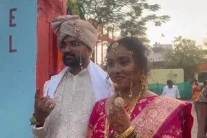 शादी के दिन दुल्हन ने निभाया मतदान का फर्ज, कटोल में युवती का प्रेरक कदम