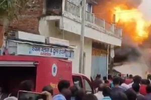 भावनगर के अस्पताल परिसर में लगी भीषण आग, समय पर बचाव से टला बड़ा हादसा