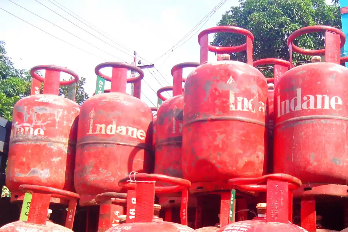 Assam LPG Subsidy: असम में 300 रुपए में मिलेगा गैस सिलेंडर, जानें किसे मिलेगा फायदा