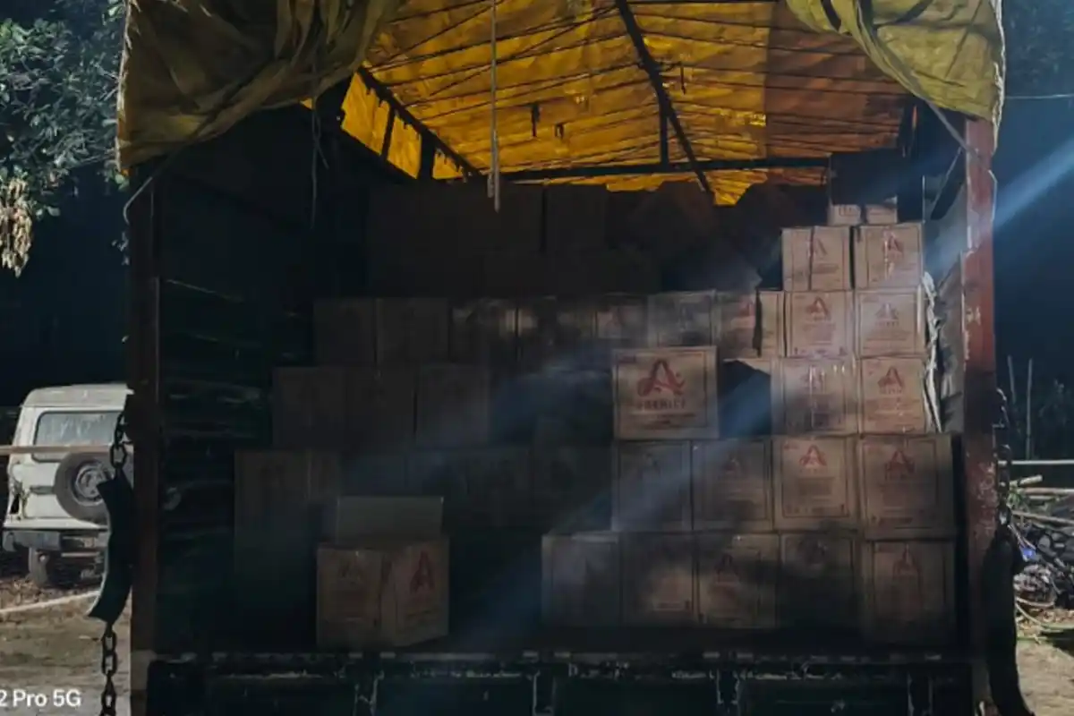 Jharkhand Liquor Smuggling: गिरिडीह में पानी के कैन में छिपाकर शराब तस्करी, 3 गिरफ्तार