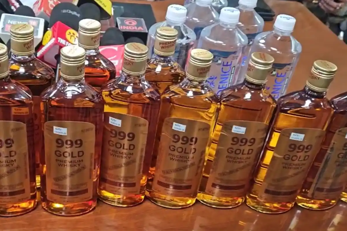 Jharkhand Liquor Smuggling: गिरिडीह में पानी के कैन में छिपाकर शराब तस्करी, 3 गिरफ्तार