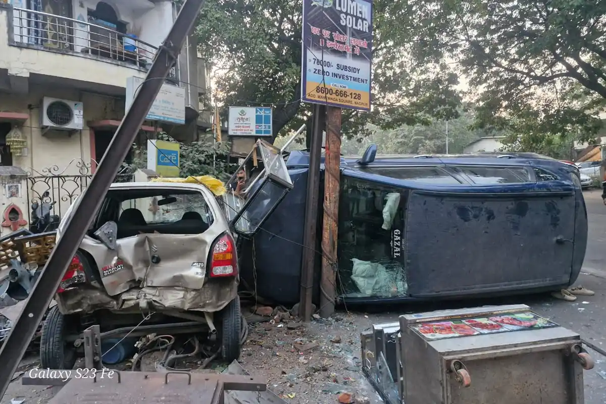 गोवाबागान बस्ती में शॉर्ट सर्किट से लगी भीषण आग, परिवार की सारी संपत्ति जलकर हुई राख 13 Goabagan Slum Fire: गोवाबागान बस्ती में शॉर्ट सर्किट से लगी भयानक आग, सब कुछ जलकर राख