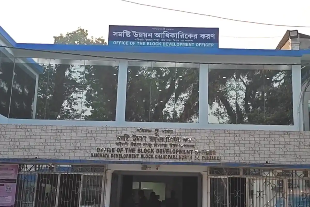 Bengal SIR: तीन बच्चों के पिता को फॉर्म में दिखे पांच बच्चे, BDO के पास शिकायत दर्ज