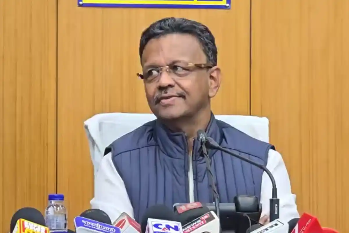 फिरहाद हकीम का बड़ा बयान: जन्म-मृत्यु प्रमाण पत्र और पार्किंग व्यवस्था को लेकर नई घोषणाएं 14 Firhad Hakim: कोलकाता में जन्म प्रमाण पत्र और पार्किंग को लेकर नई व्यवस्था की घोषणा