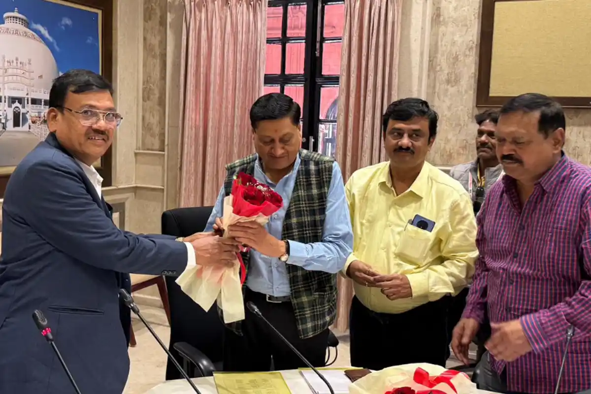 महाराष्ट्र विधानमंडल की कार्यवाही अब मोबाइल पर देख सकेंगे पत्रकार, हिवाळी अधिवेशन में लाइव प्रसारण की नई व्यवस्था 12 Maharashtra Assembly: हिवाळी अधिवेशन में पत्रकारों के लिए मोबाइल पर लाइव प्रसारण की सुविधा