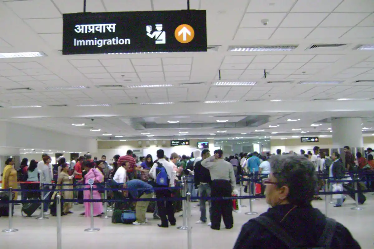 IndiGo Crisis: सरकार ने लगाया एयरफेयर कैप, जानें यात्रियों को कैसे मिलेगी राहत