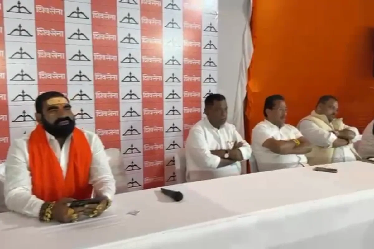 शिवसेना विधायकों की अहम बैठक शुरू, एकनाथ शिंदे की अगुवाई में नए राजनीतिक संकेत 12 ShivSena MLA Meeting: महाराष्ट्र की बदलती सत्ता समीकरणों पर शिंदे गुट की रणनीतिक चर्चा