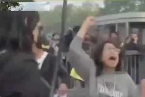 मुख्य निर्वाचन अधिकारी कार्यालय के सामने फिर प्रदर्शन, बीएलओ की बिगड़ती सेहत को लेकर हंगामा