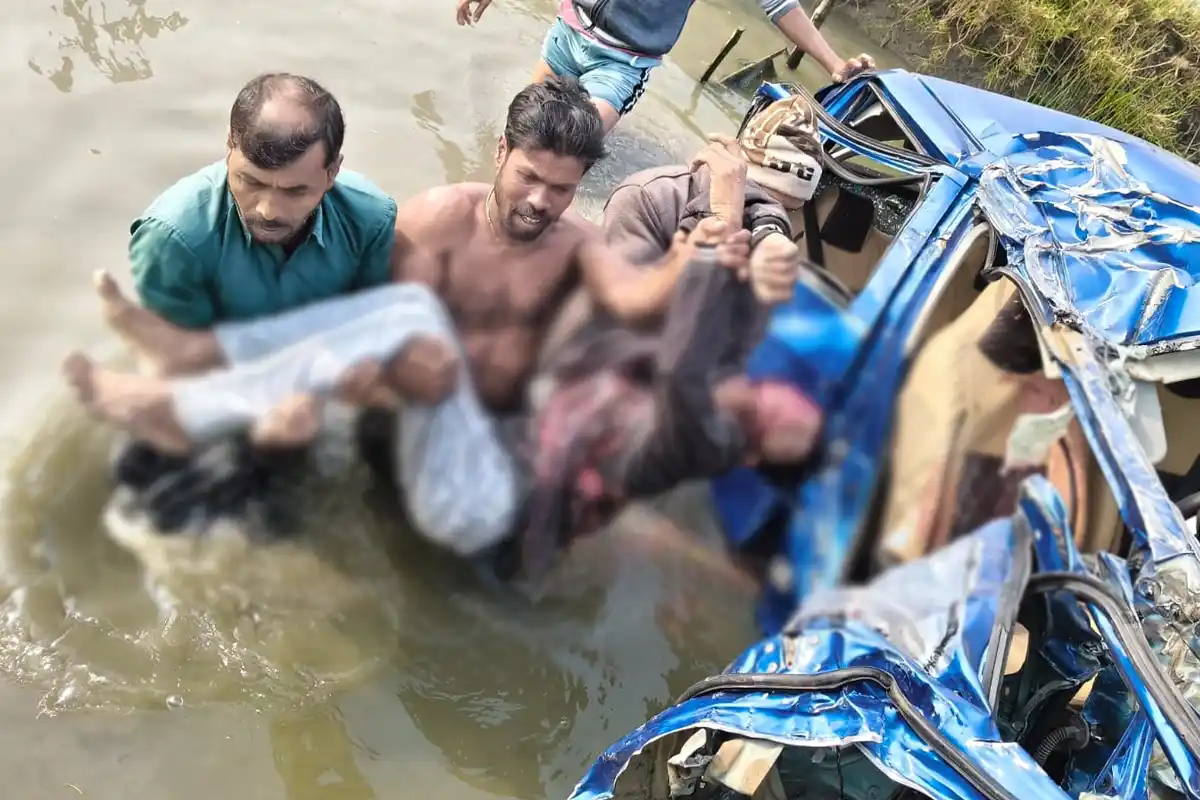 Kolkata Road Accident: बारासात हाईवे पर भीषण सड़क हादसे में दो की मौत, कई घायल