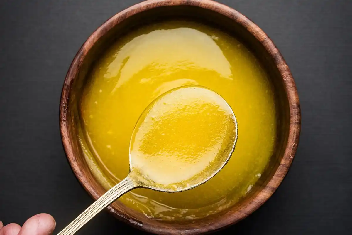 सर्दियों की खुशबू: 10 देशी खान-पान जो हमारे बचपन को वापस ला रहे हैं 20 Traditional Indian winter foods: सर्दियों के 10 पारंपरिक भारतीय खाने | हेल्दी विंटर डाइट