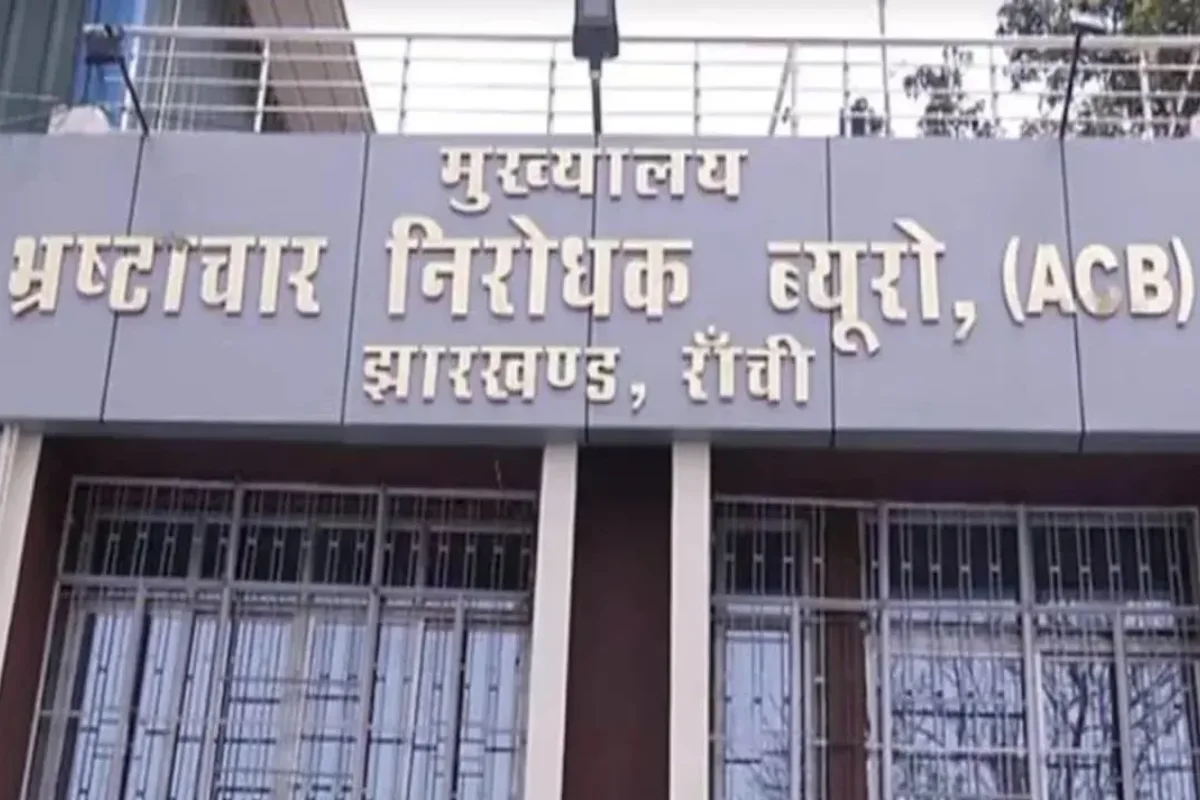 दिल्ली में एसीबी की तड़के छापेमारी