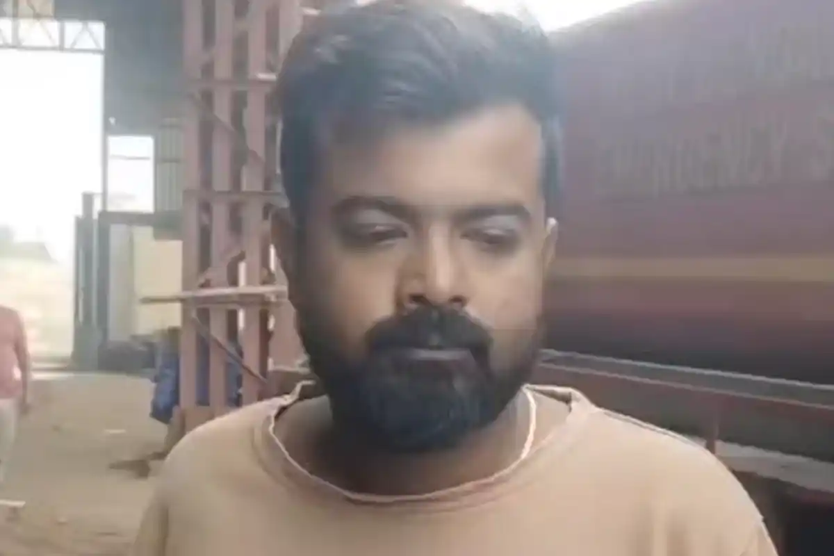 West Bengal Factory Fire: डोमजुर में कचरे से लगी आग, बैटरी कारखाने में फैली चिंगारी