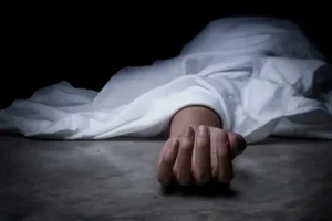 अवैध संबंध के कारण महिला ने की आत्महत्या, इलाके में फैला तनाव; पुलिस ने संभाली स्थिति