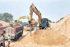 भंडारा में रेत चोरी मामले में तहसीलदार कालबंदे निलंबित