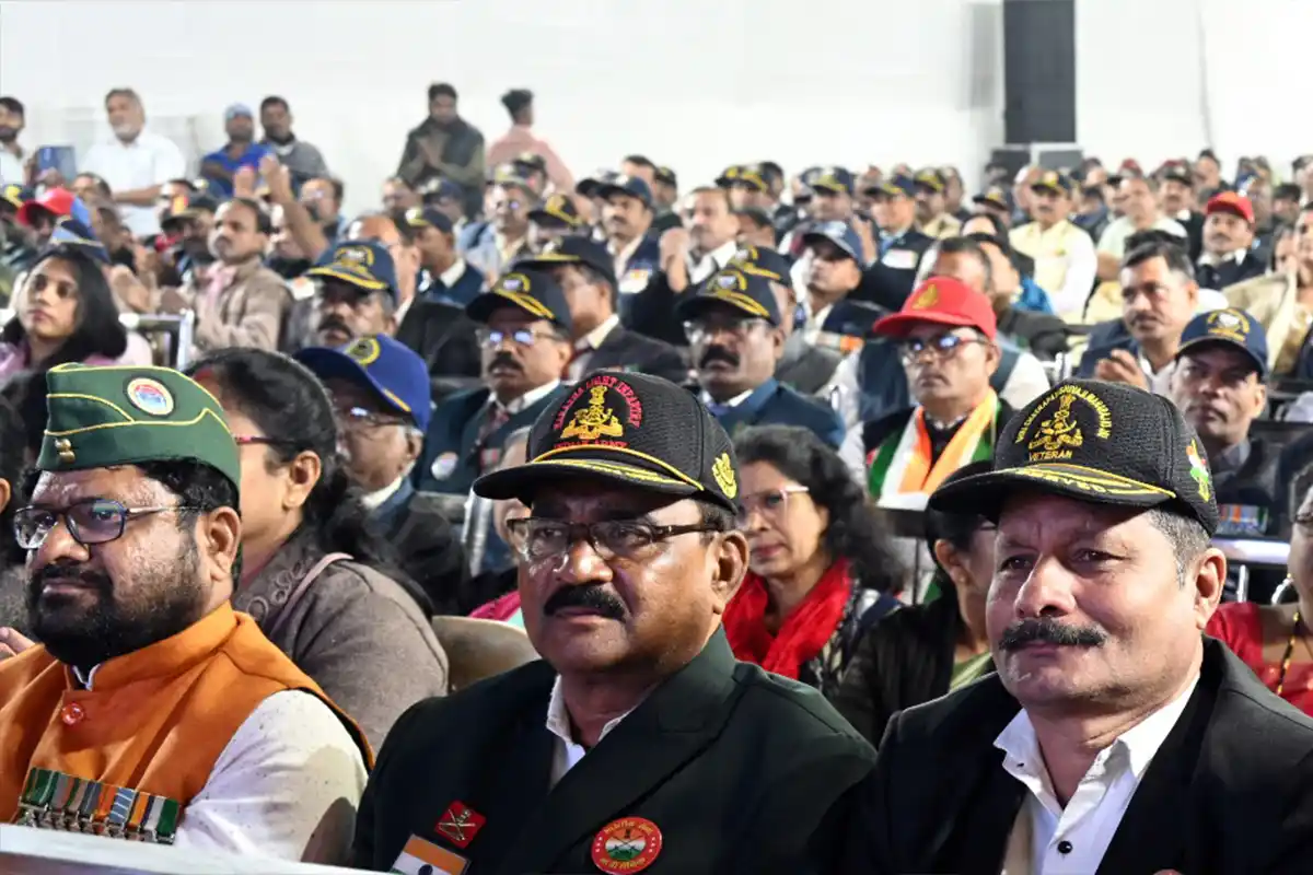 नागपुर में वंदे मातरम उद्यान का लोकार्पण, फडणवीस ने दी विकास और संस्कृति संरक्षण की प्राथमिकता 13 Vande Mataram Park Nagpur: देवेंद्र फडणवीस ने किया देश के पहले उद्यान का लोकार्पण