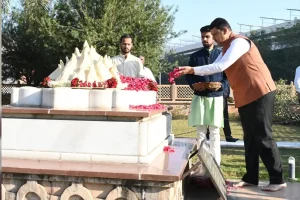 मुख्यमंत्री फडणवीस और उपमुख्यमंत्री शिंदे ने रेशीमबाग स्मृति मंदिर में किया दर्शन