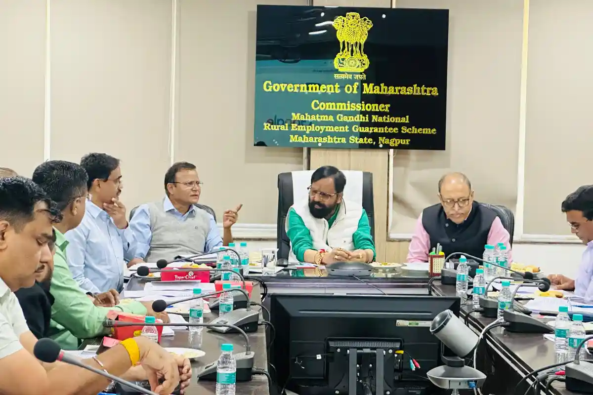 मंत्री भरतशेठ गोगावले की पहल पर विकास सेवा राजपत्रित अधिकारी संघ ने वापस ली हड़ताल, मनरेगा कार्यों को मिलेगी गति 13 MGNREGA Maharashtra Strike: नागपुर में मंत्री भरतशेठ गोगावले की बैठक के बाद विकास सेवा अधिकारी संघ ने वापस ली हड़ताल