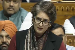 MGNREGA का नाम बदलने पर संसद में तीखी बहस, प्रियंका गांधी के बाद शशि थरूर ने भी साधा सरकार पर निशाना