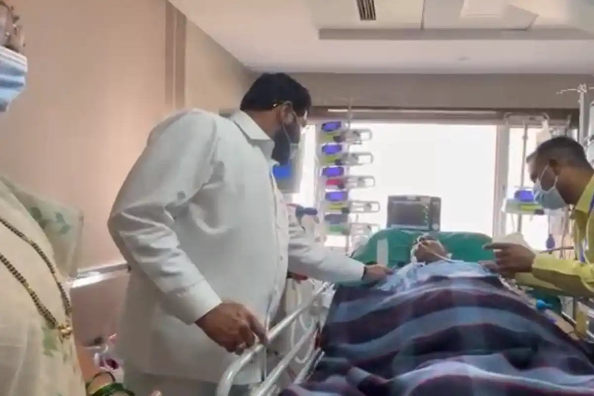 Eknath Shinde Visit: उपमुख्यमंत्री ने पूर्व विधायक नांदेकर से लीलावती अस्पताल में की मुलाकात
