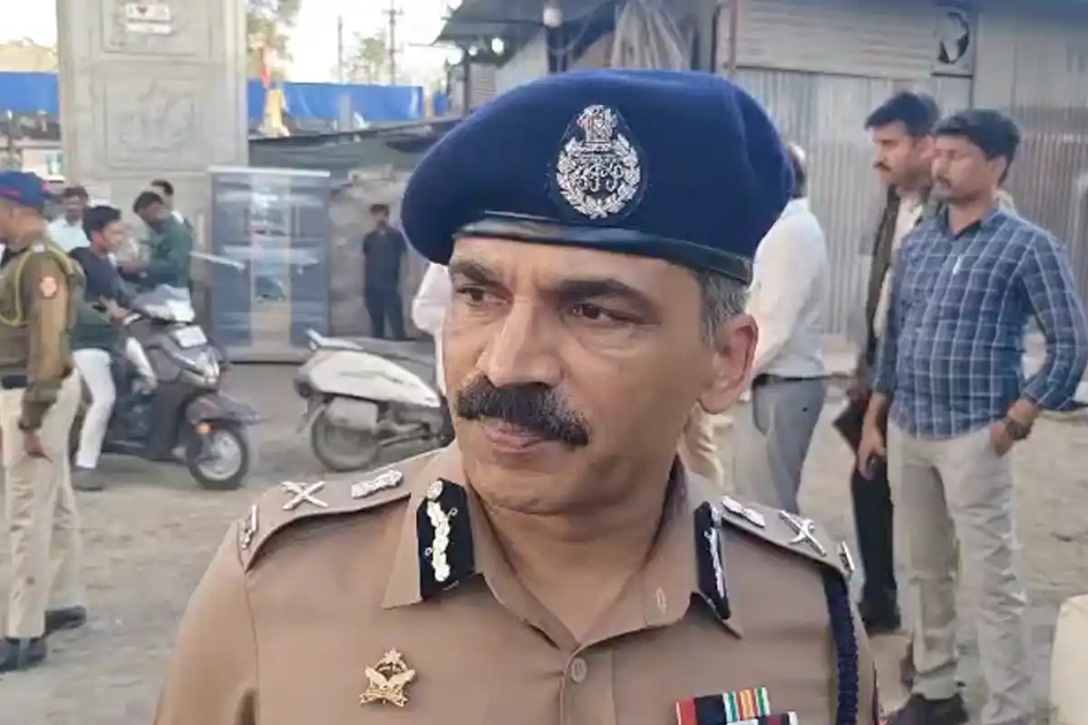 Nagpur Police Patrolling: मोमिनपुरा में पुलिस की सघन कार्रवाई, फरार अपराधियों के घरों की तलाशी