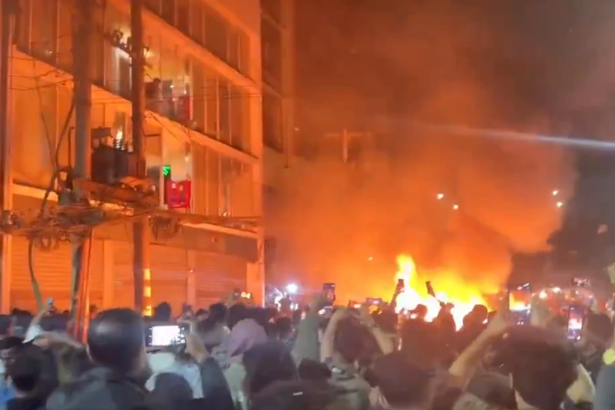 बांग्लादेश में छात्र नेता उस्मान हादी की हत्या के बाद हिंसा