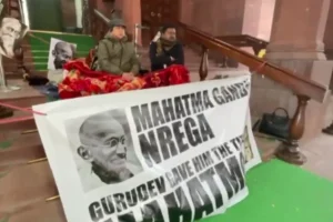 मनरेगा से विकसित भारत– जी राम जी तक: विपक्ष का जोरदार हंगामा, रातभर संसद में दिया धरना