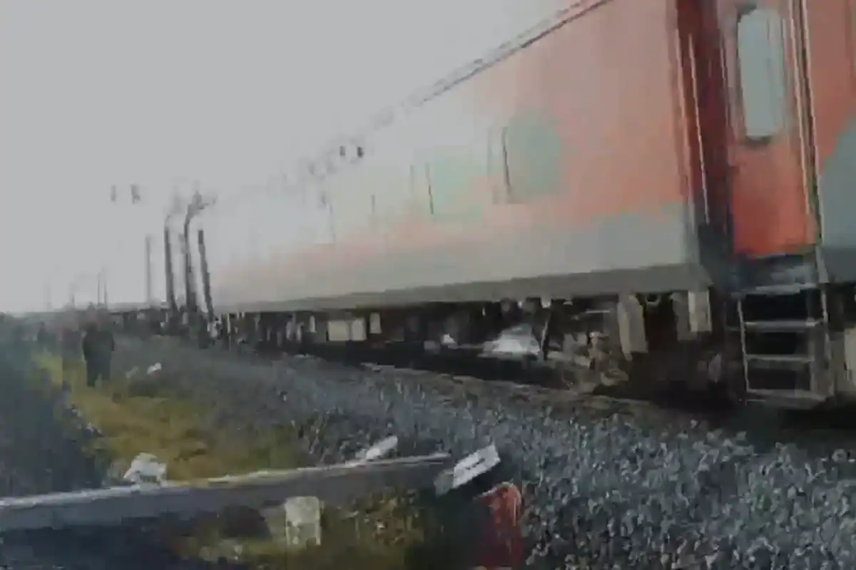 Assam Train Accident: राजधानी एक्सप्रेस से टकराकर आठ हाथियों की मौत, कई डिब्बे पटरी से उतरे