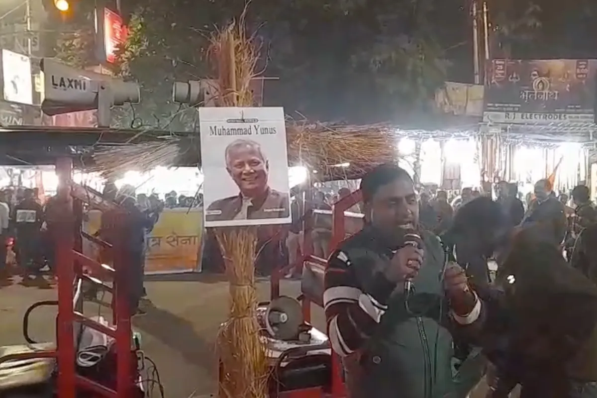 Anjani Putra Sena Protest: बांग्लादेश और पश्चिम बंगाल में हिन्दुओं पर अत्याचार के विरोध में हावड़ा मैदान पर विशाल प्रदर्शन, युनूस का पुतला फूंका