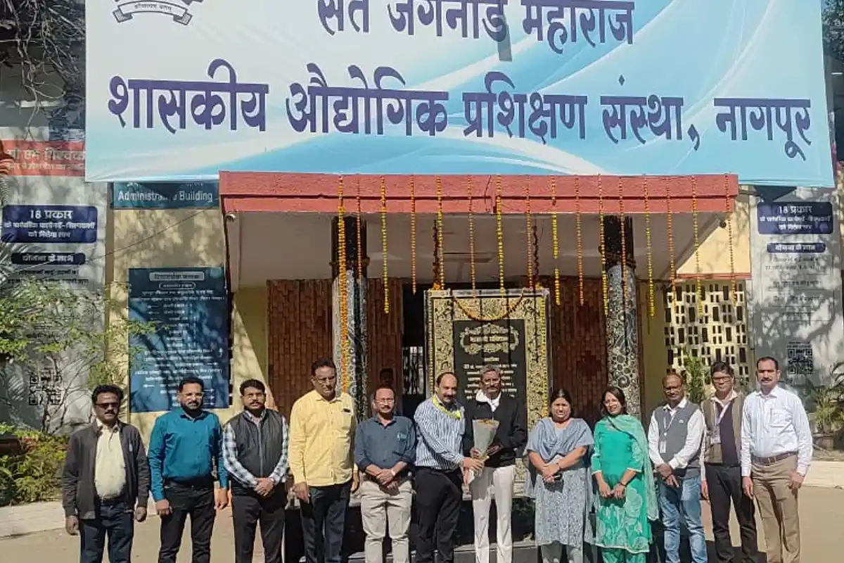 ITI Student Success Story: आई.टी.आई. छात्र से प्रशिक्षण अधिकारी बने अशोक राजनकर की यात्रा