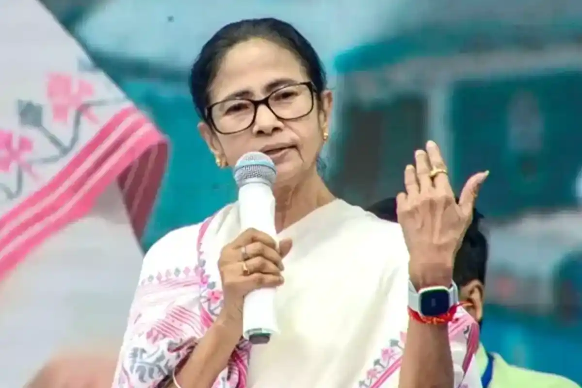 West Bengal Voter List: ममता बनर्जी की धरना की धमकी, चुनाव आयोग ने केंद्रीय पर्यवेक्षक तैनात किए