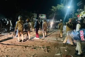 जयपुर में मस्जिद के बाहर भड़की हिंसा, पुलिस पर पथराव, इलाके में इंटरनेट बंद