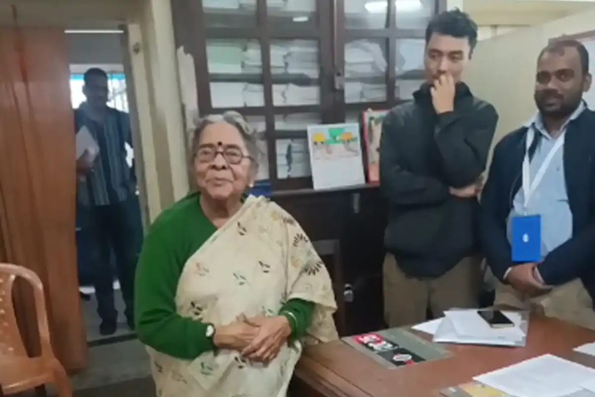 West Bengal SIR: रासबिहारी विधानसभा क्षेत्र में मतदाता सुनवाई में लोगों की प्रतिक्रिया